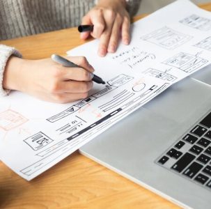 designer-drawing-website-mockup